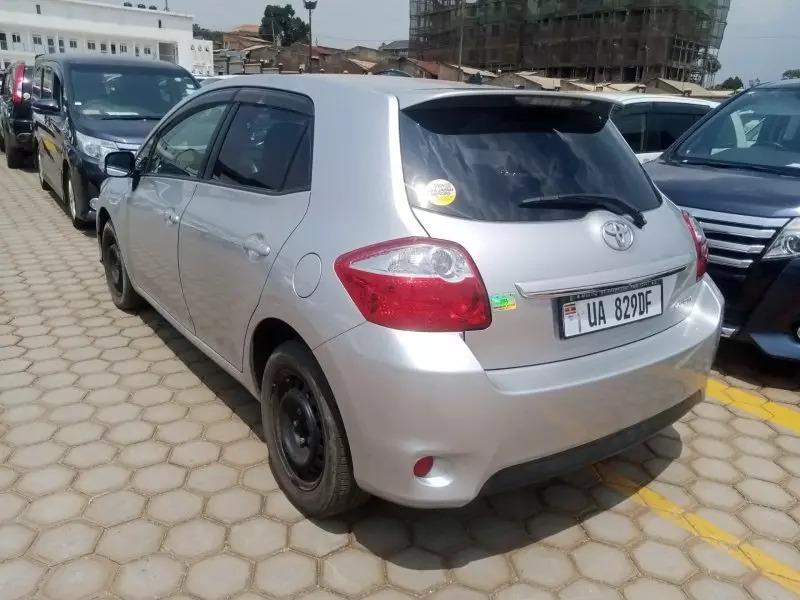 Toyota Auris   - 2011