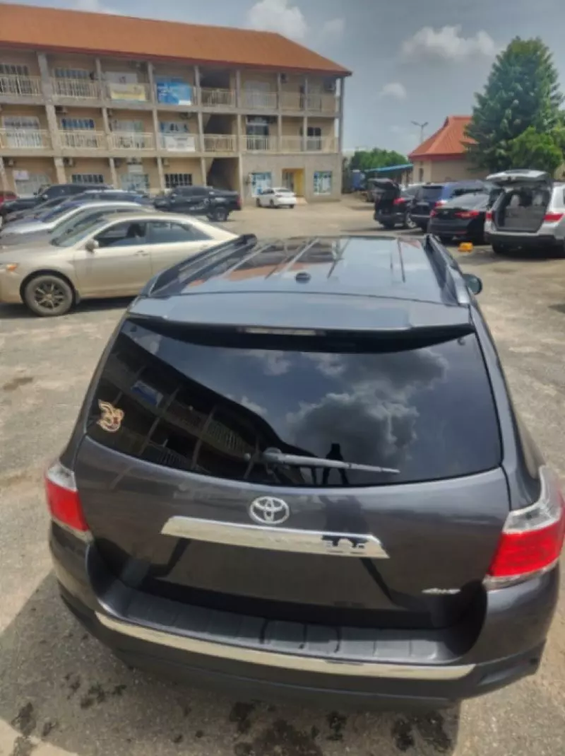 Toyota Highlander   - 2013