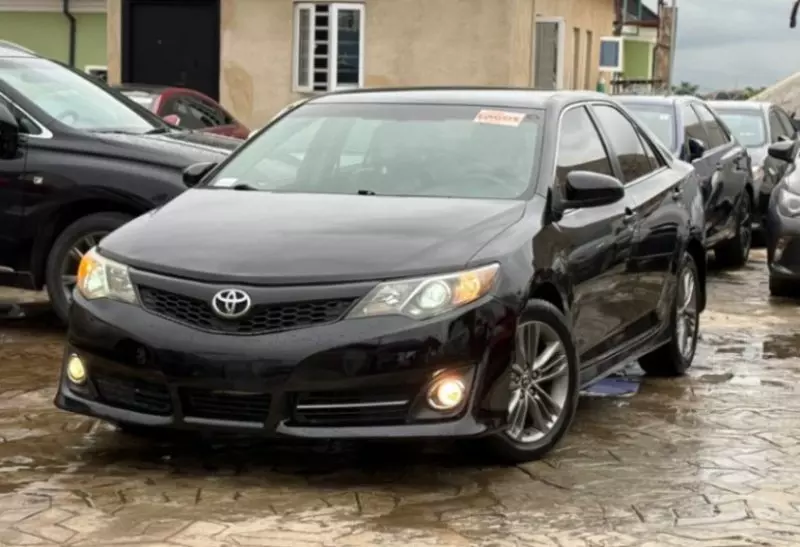 TOYOTA Camry   - 2012