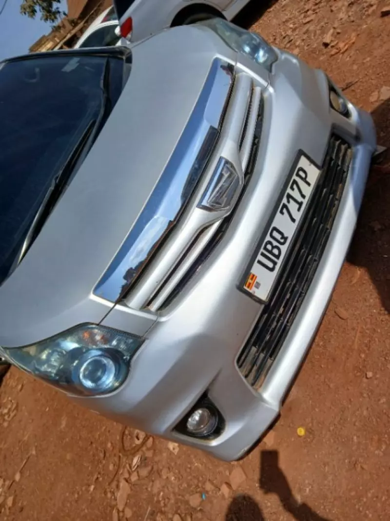 Toyota Noah   - 2014