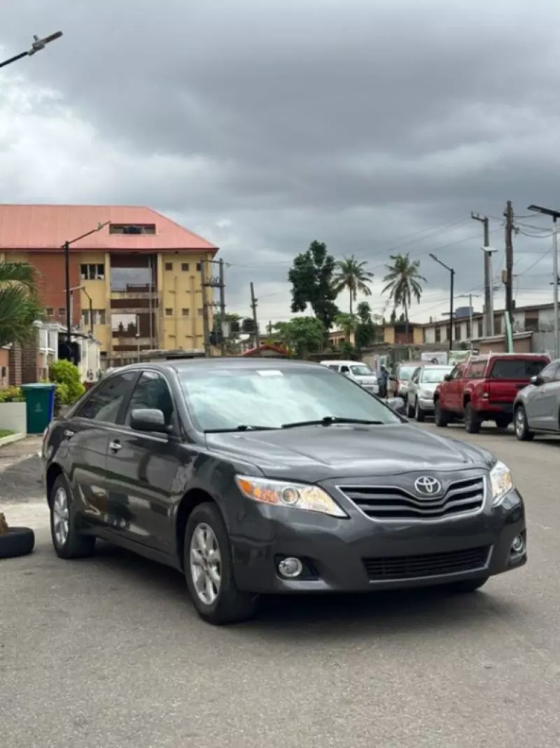 Toyota Camry   - 2010