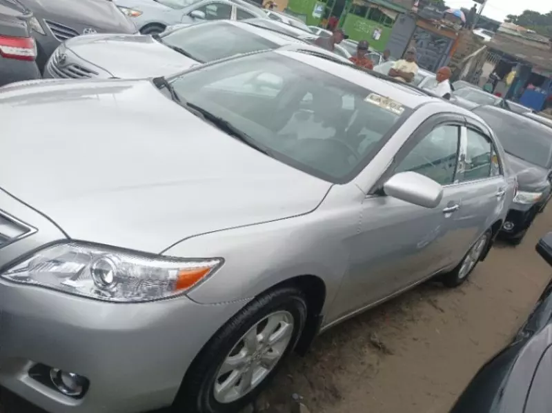 Toyota camry   - 2010