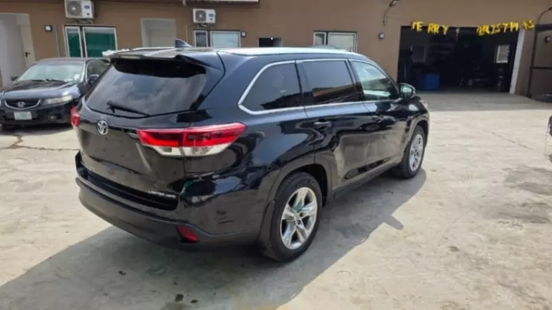 Toyota Highlander   - 2015