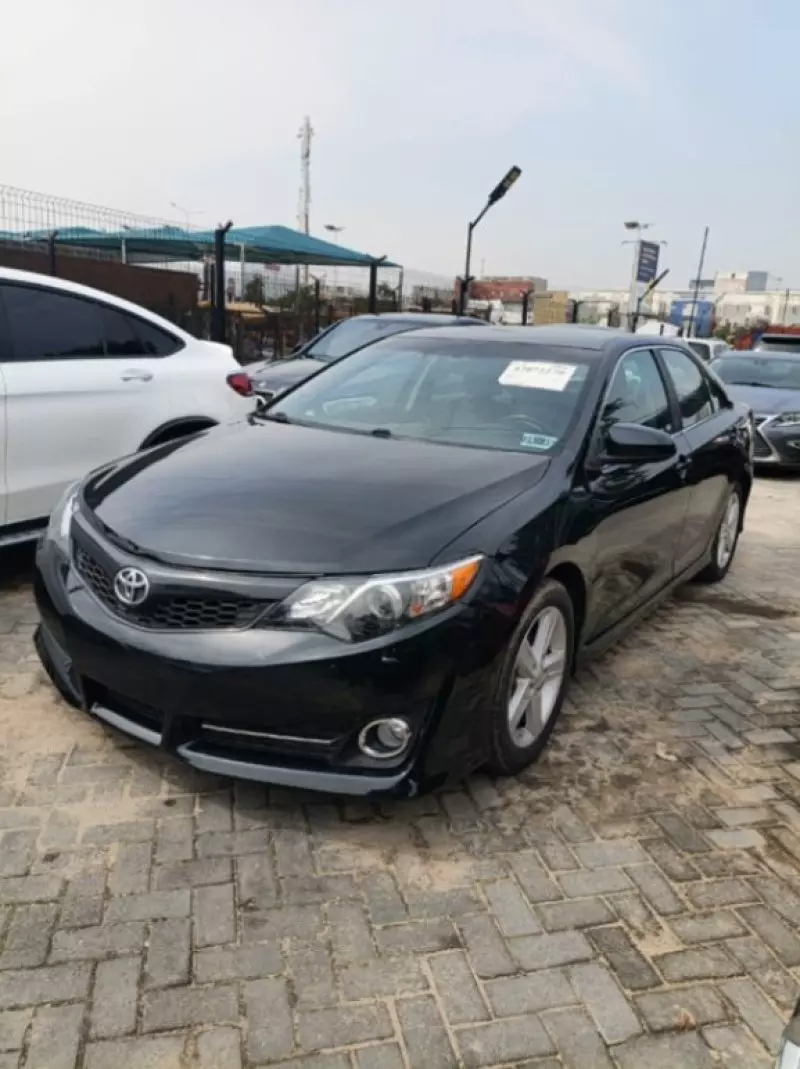 Toyota Camry   - 2013