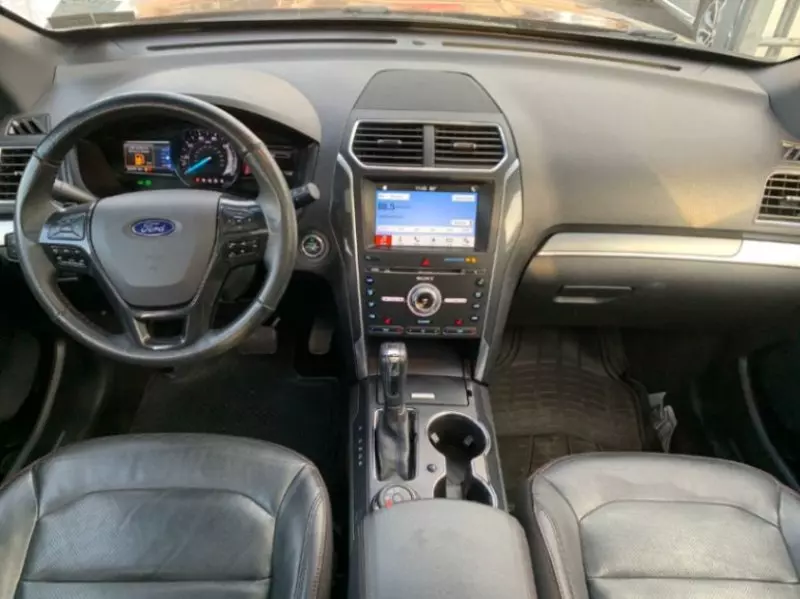 Ford Explorer   - 2018