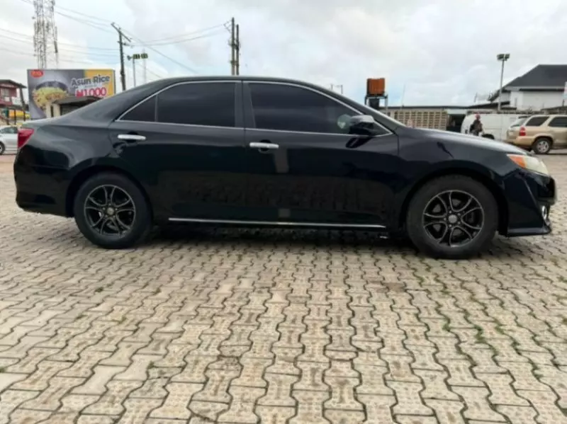 TOYOTA Camry - 2012
