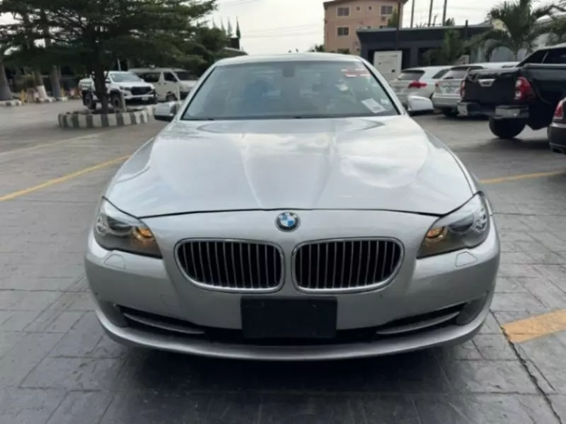 BMW 528i   - 2011