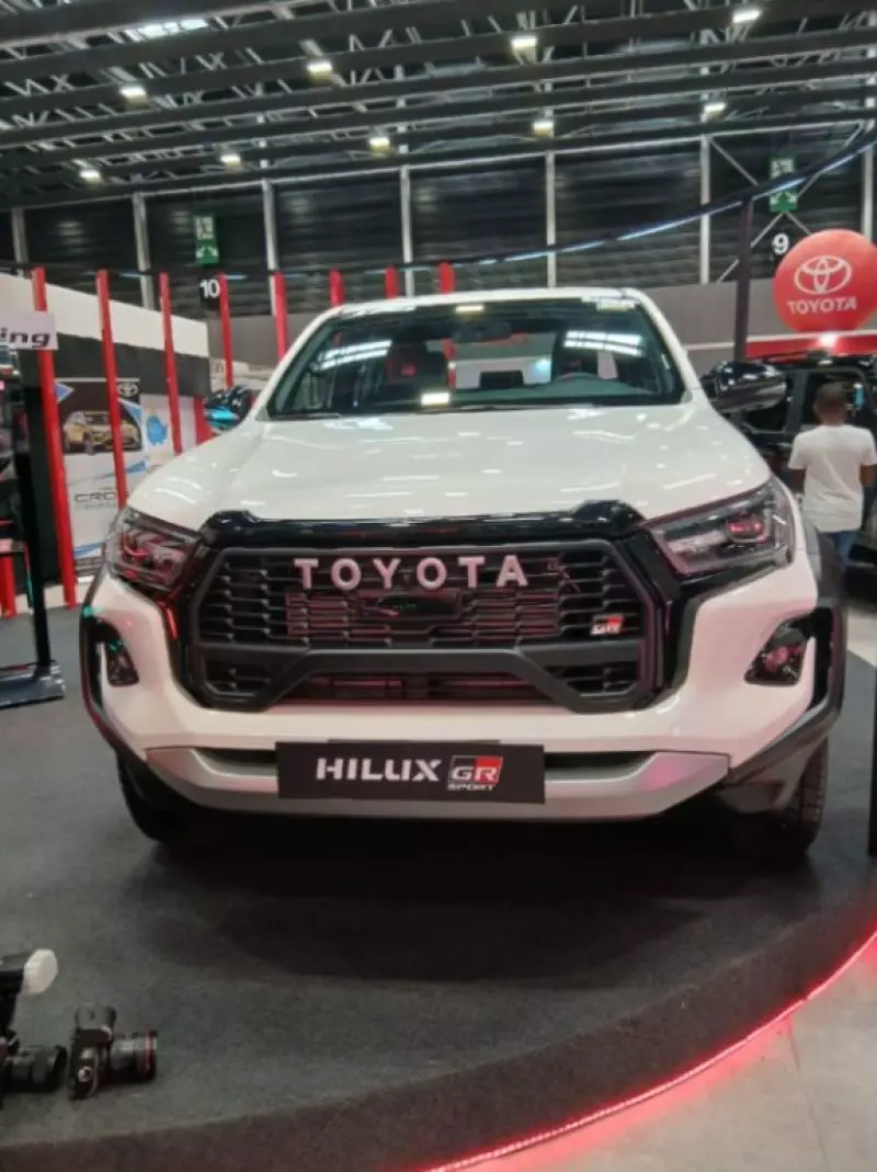 Toyota Hilux   - 2026