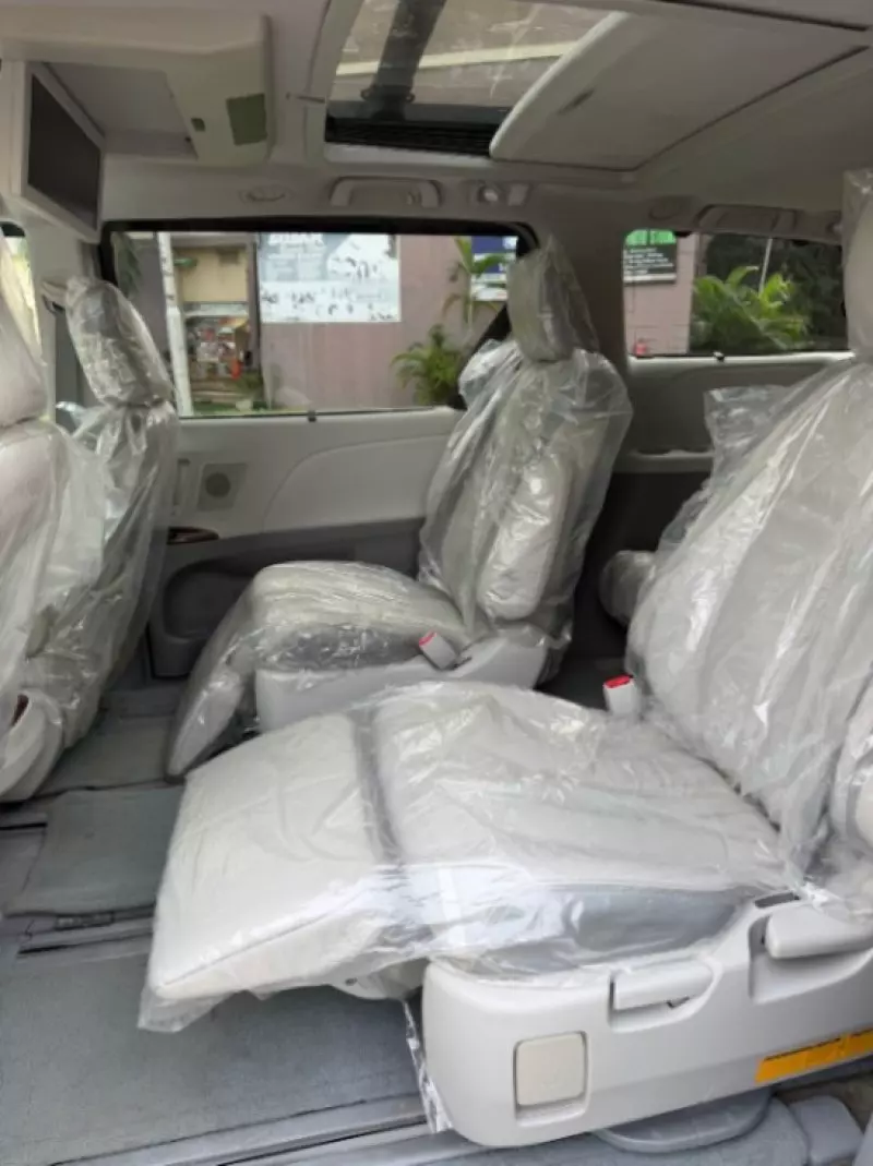 Toyota Sienna   - 2011