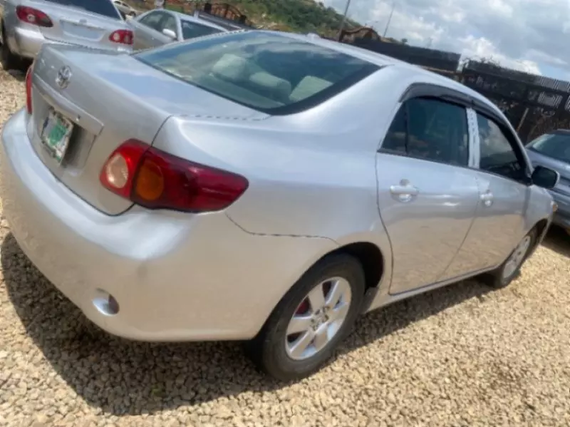 Toyota Corolla   - 2009