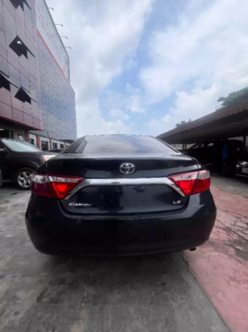 Toyota Camry   - 2016