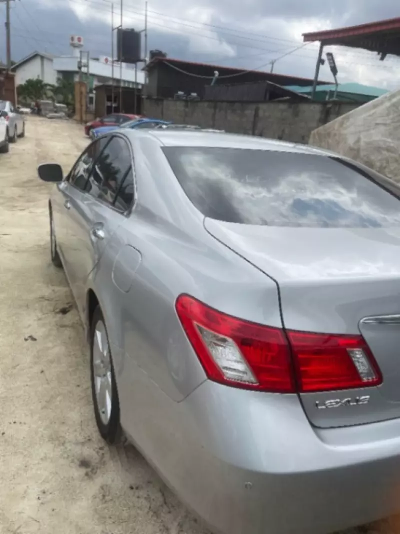 Lexus ES   - 2010