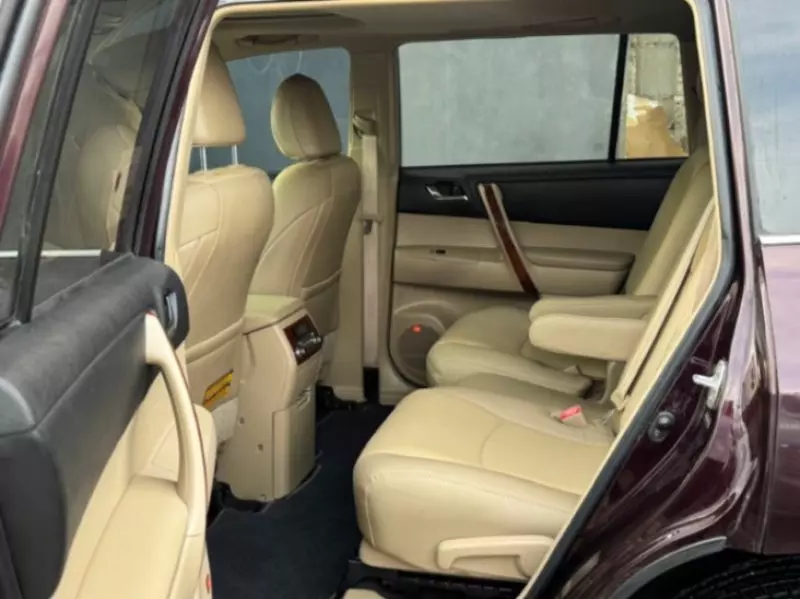 Toyota Highlander   - 2013
