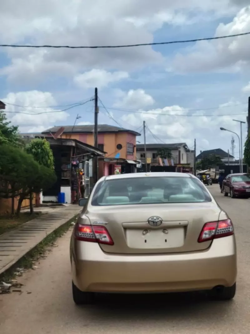 TOYOTA Camry - 2011