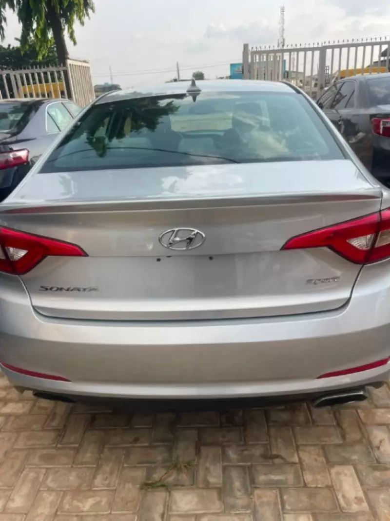 Hyundai Sonata   - 2015