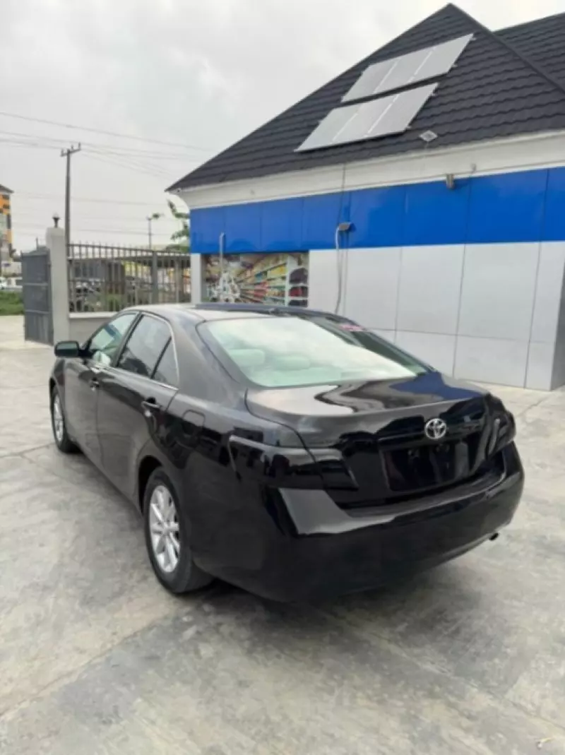 Toyota Camry - 2011