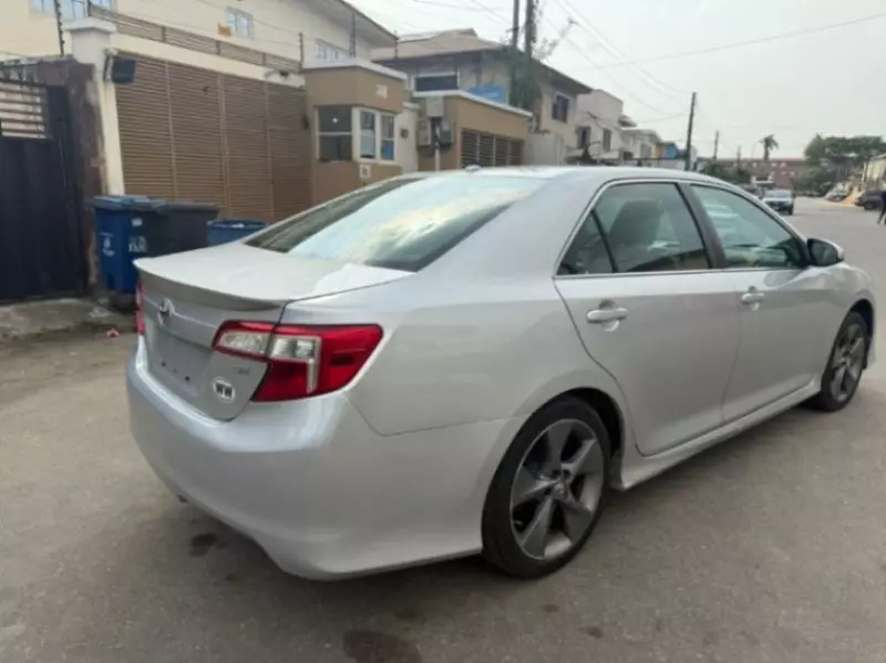 Toyota Camry   - 2014