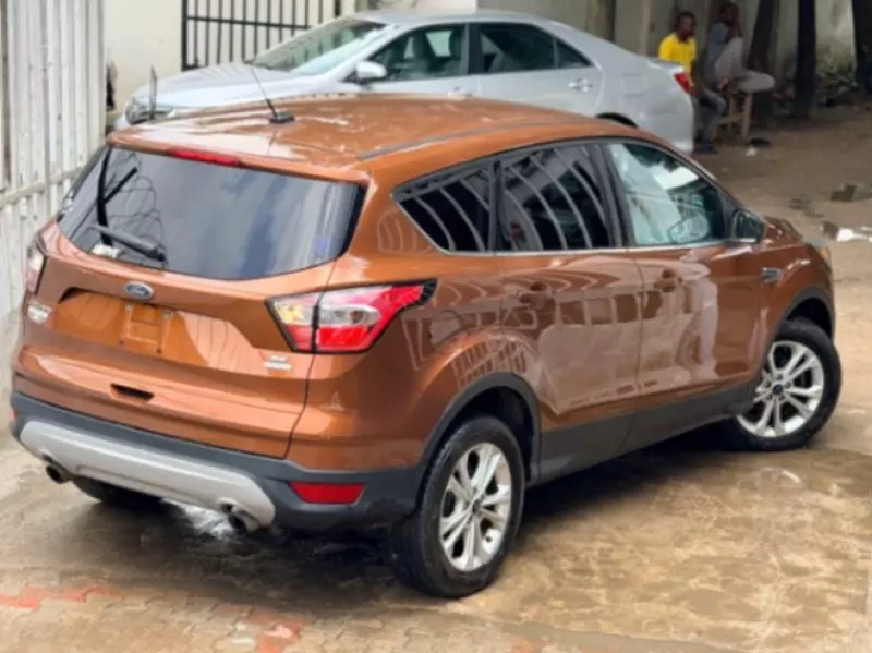 Ford Escape   - 2017