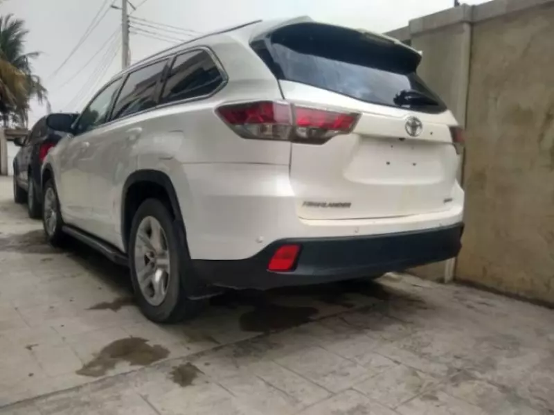 Toyota Highlander   - 2016