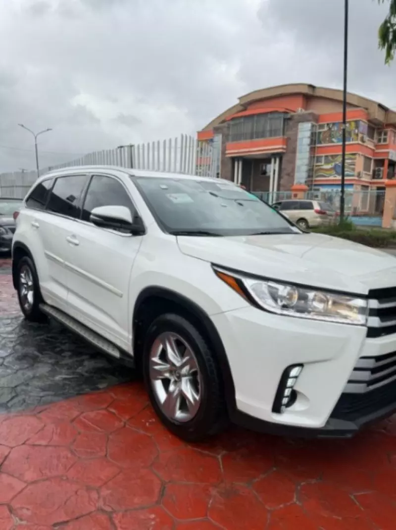 TOYOTA Highlander   - 2016