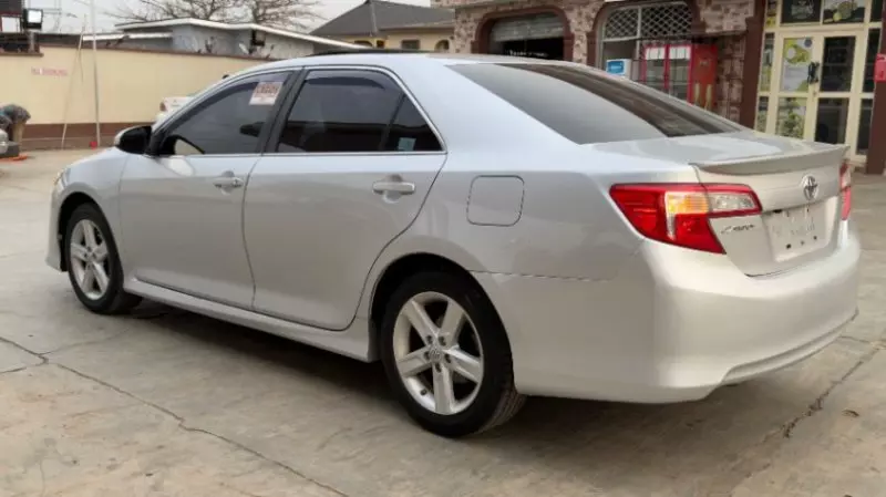 Toyota Camry - 2012