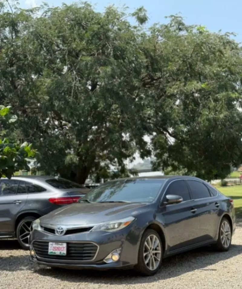 Toyota Avalon   - 2013