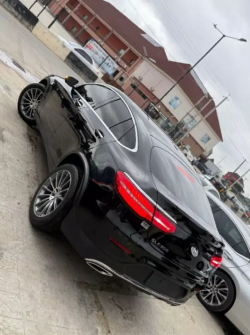 Mercedes-Benz GLC 300   - 2018