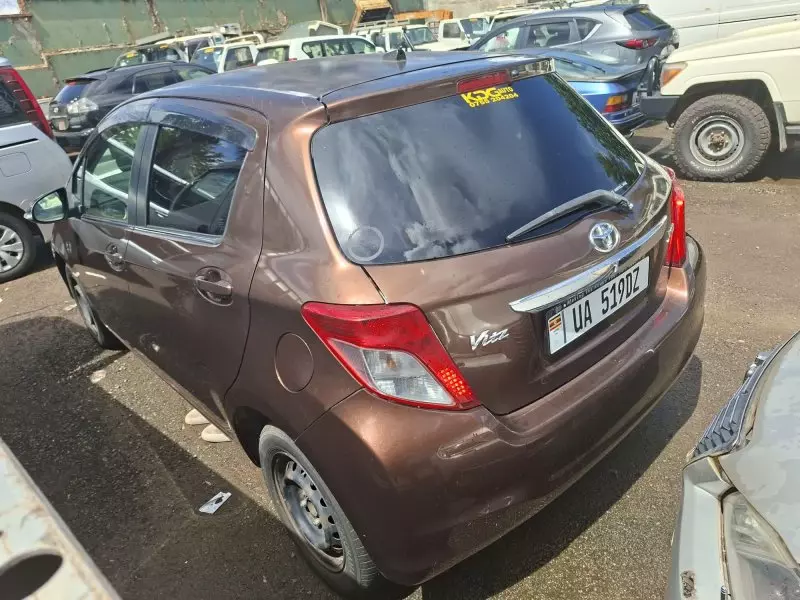Toyota Vitz   - 2011