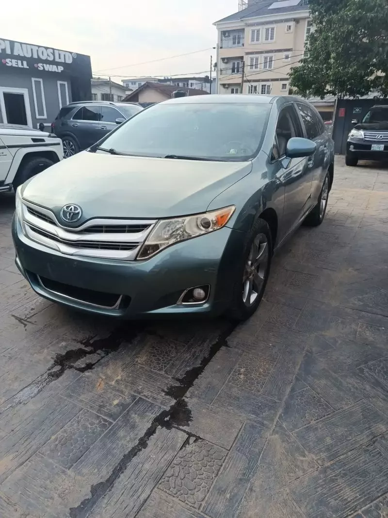 TOYOTA Venza   - 2010