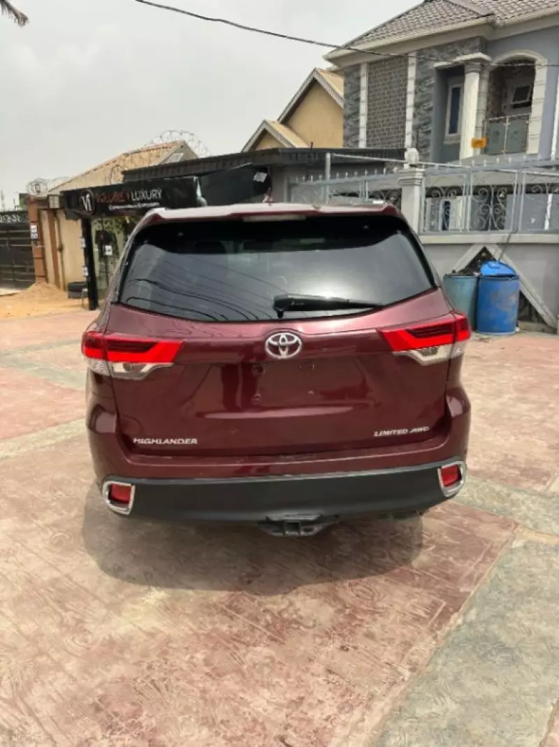 Toyota Highlander   - 2015