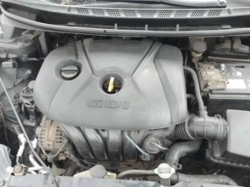 Hyundai Elantra   - 2011