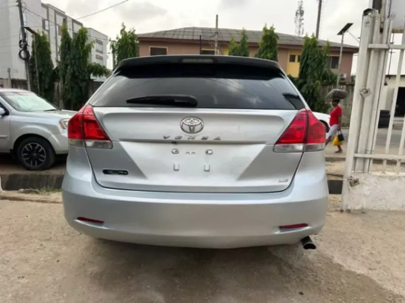 Toyota Venza   - 2012