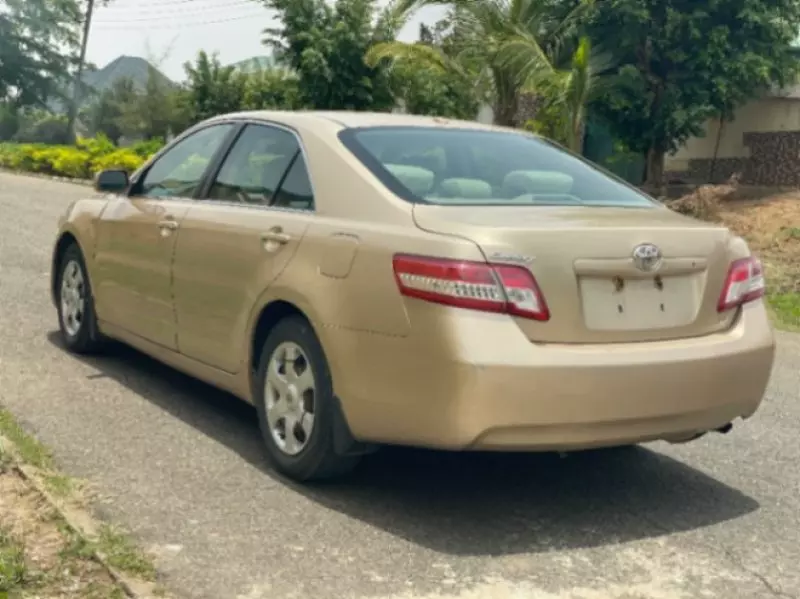 Toyota Camry - 2010
