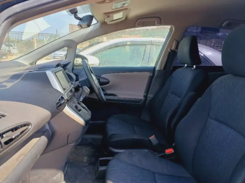 TOYOTA Wish   - 2011