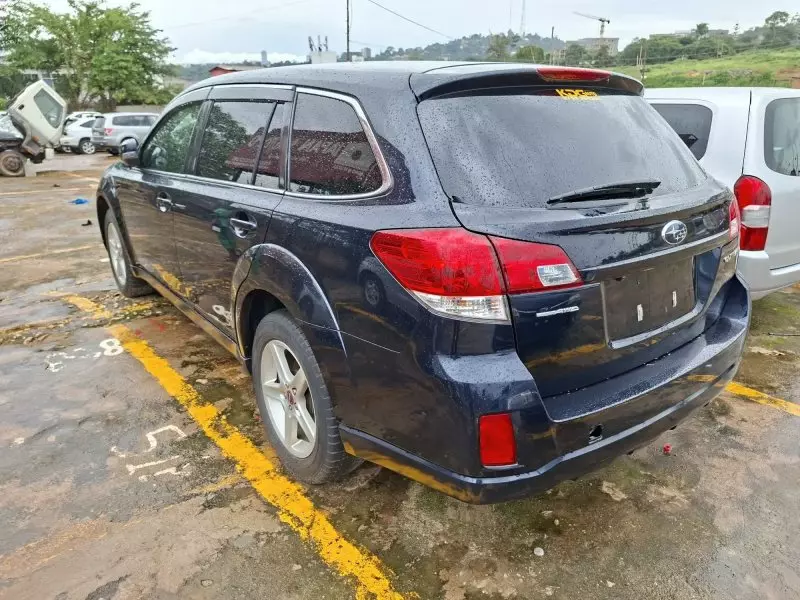 Subaru Outback   - 2012