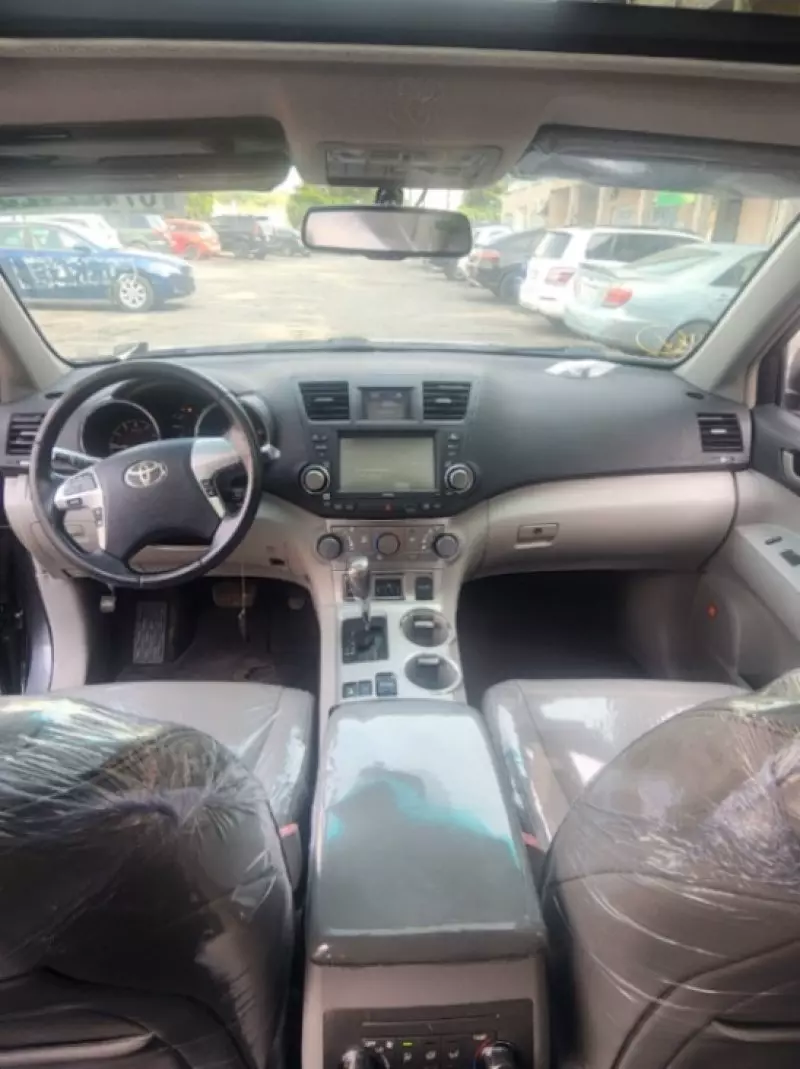 Toyota Highlander   - 2012