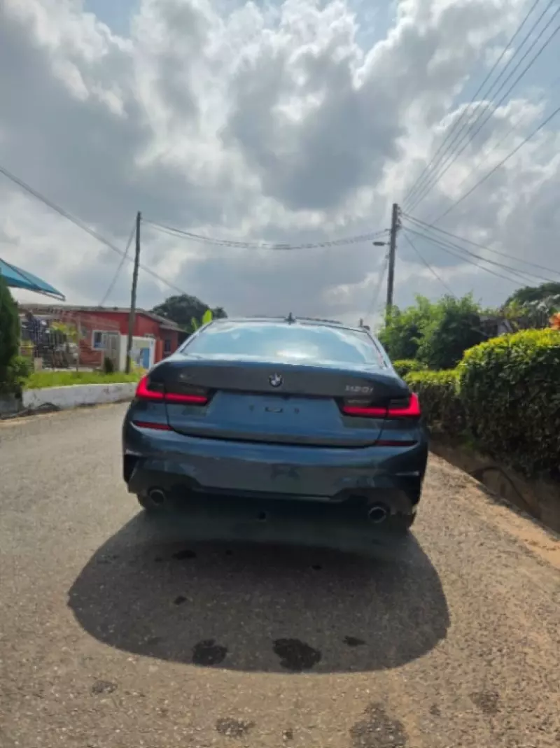 BMW 330i   - 2021