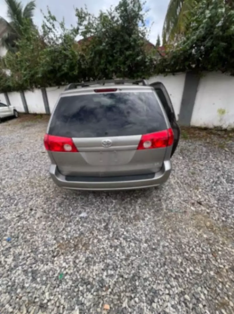 TOYOTA Sienna   - 2008