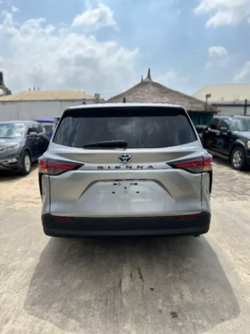 TOYOTA Sienna   - 2022