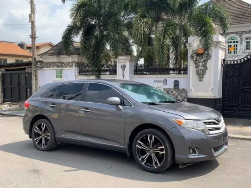 Toyota Venza   - 2012
