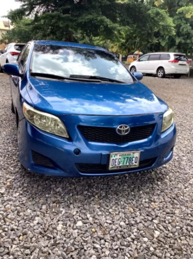 TOYOTA Corolla   - 2010