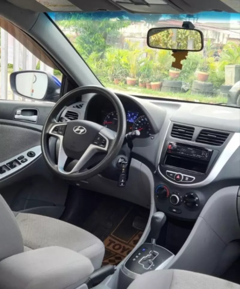 Hyundai Accent   - 2012