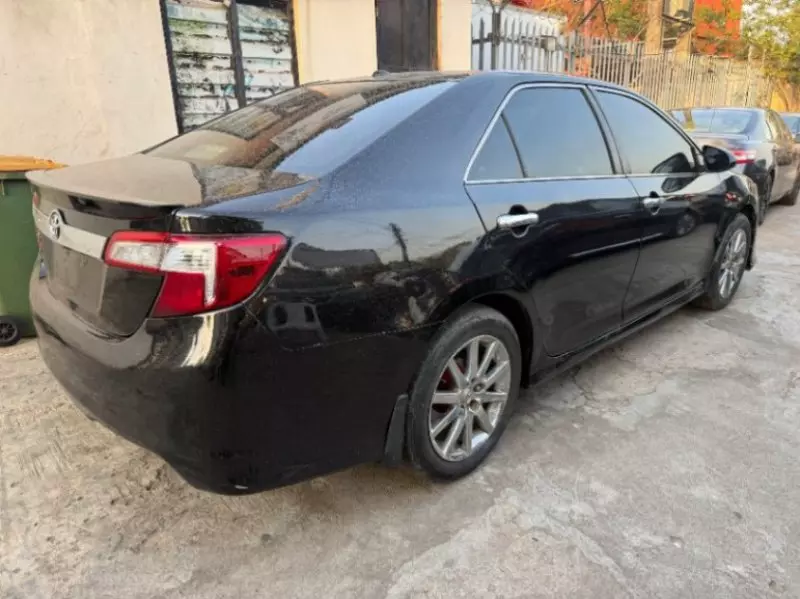 Toyota Camry   - 2012