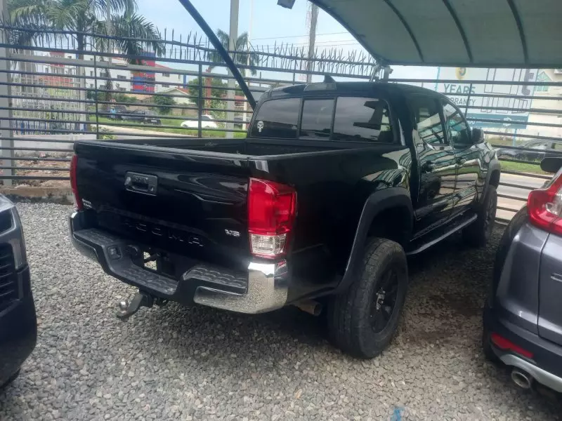 Toyota Tacoma   - 2017