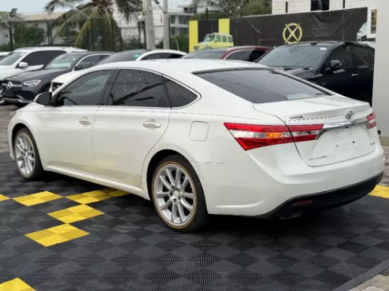 Toyota Avalon   - 2013