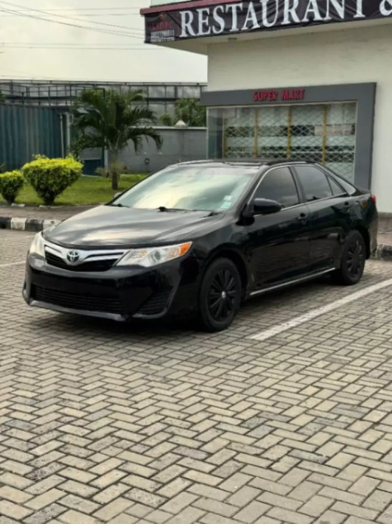 Toyota Camry   - 2014