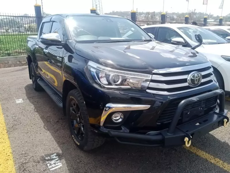 Toyota Hilux   - 2019