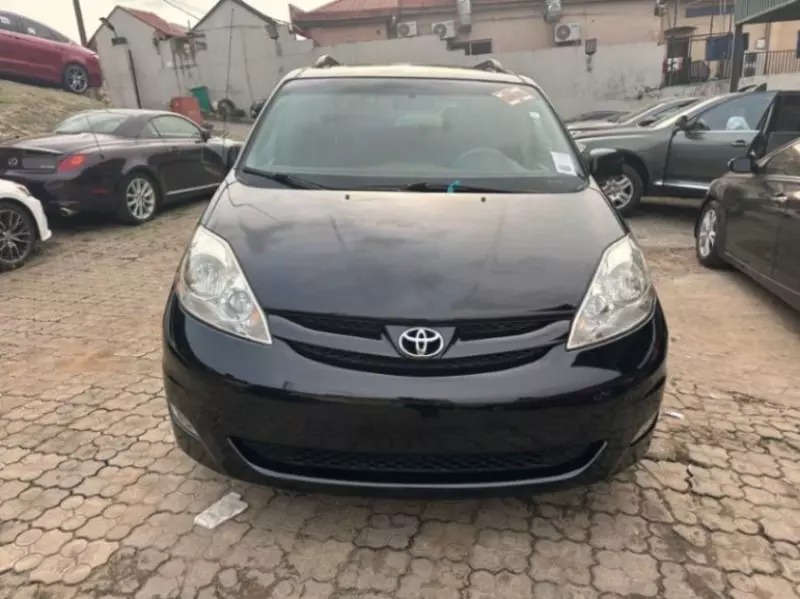 TOYOTA Sienna - 2008