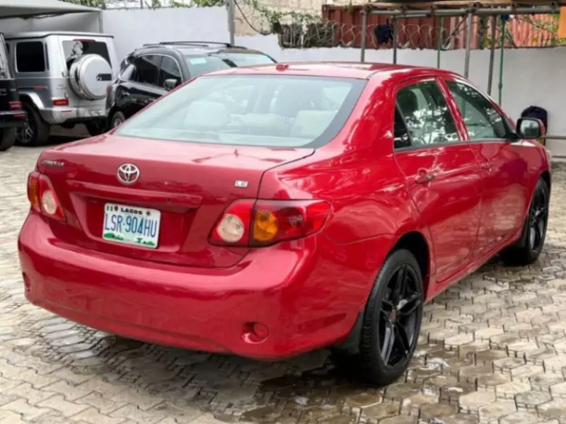 Toyota Corolla   - 2010