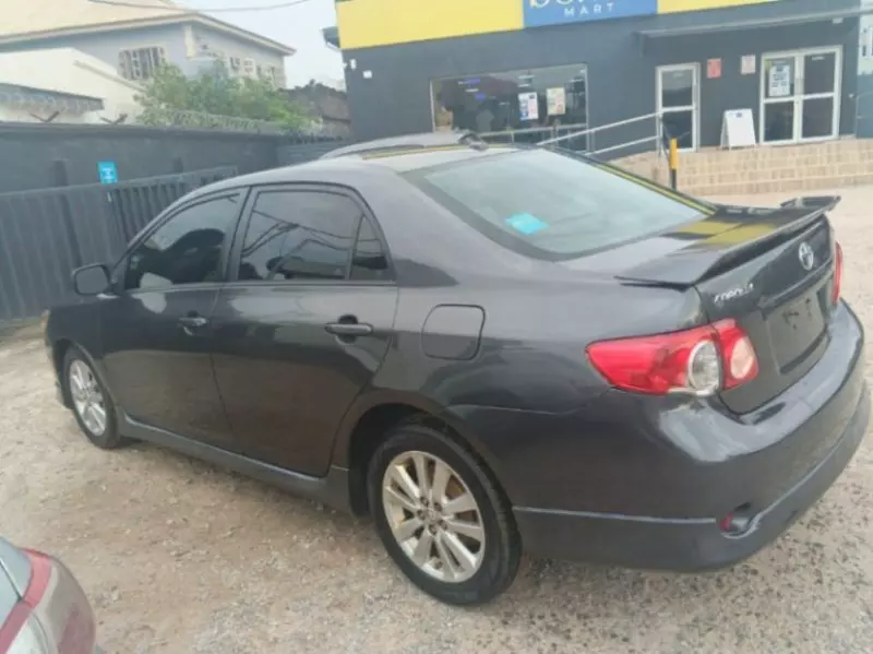 TOYOTA Corolla - 2010
